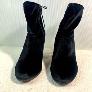 LIBBY EDELMAN BLACK Suede Over Ankle Boots(9)